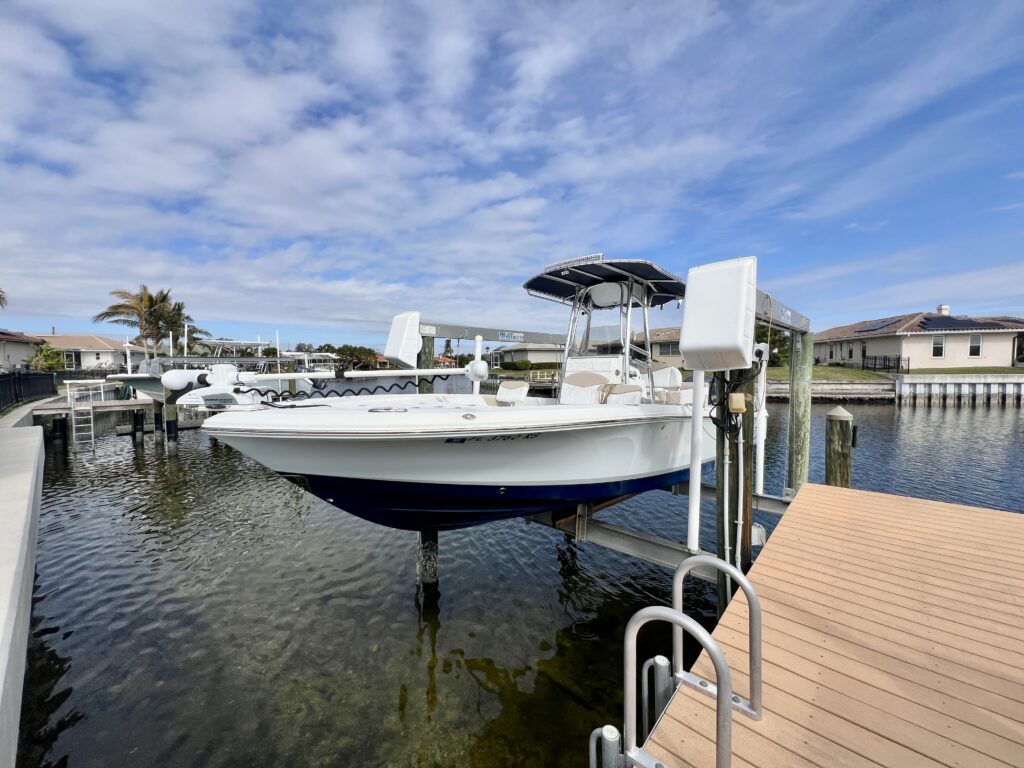 2019 Robalo 246 Cayman